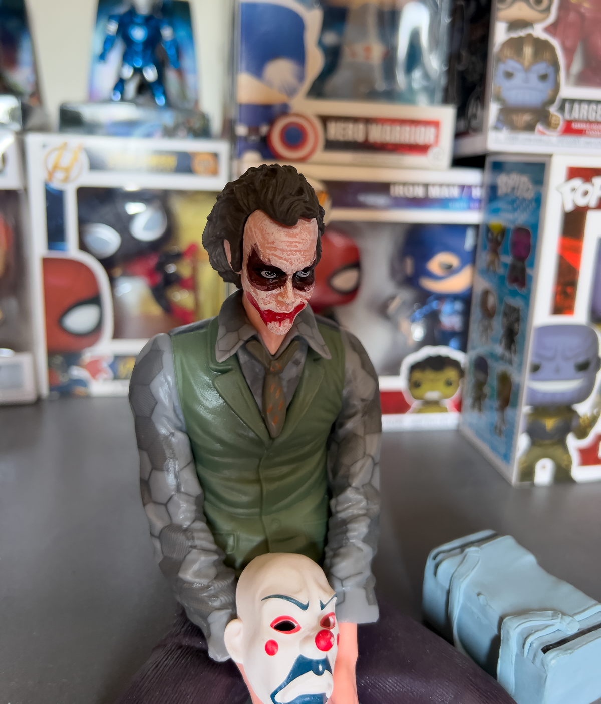Heath Ledger Unforgettable Smile 23cm – Joker Sitting Model - Figure - Image 3